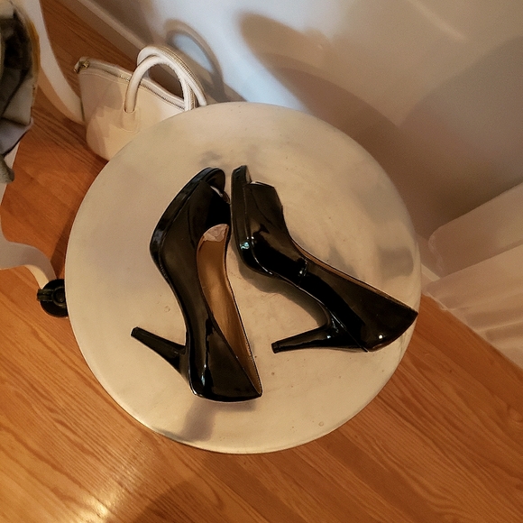 🔥 3/$40 🔥 Andrew Geller Black Patent Platform Peep Toe Heels Size 7.5 - Picture 3 of 4
